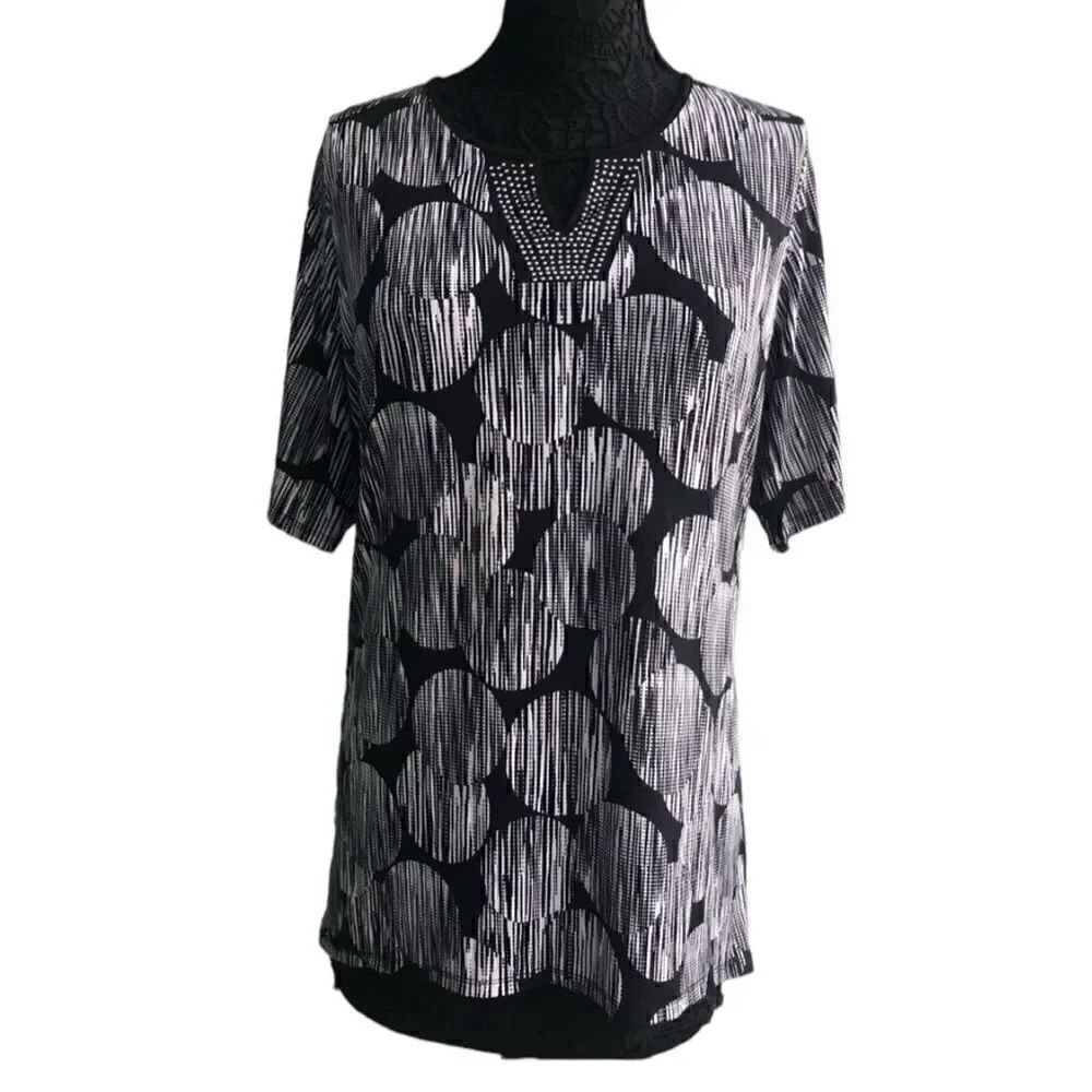 SUSAN LAWRENCE Women’s Plus Black & White Kimono Blouse Top with Sequence front